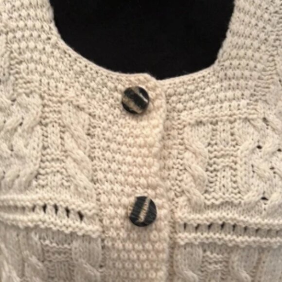 Aran Isles Cableknit 100% Wool Cardigan with beautiful buttons - Picture 3 of 7